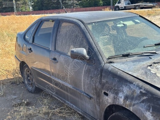 Volkswagen Polo   Sağ ön kapı