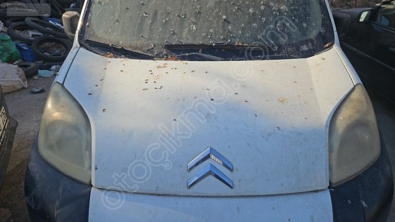 Citroën Nemo ön kaput