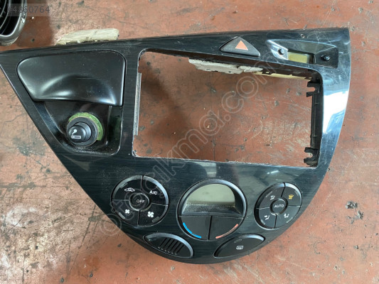 FORD FOCUS 1 TEYP GÖĞÜS ÇERÇEVESİ