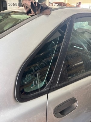 Volvo S40 kelebek camı