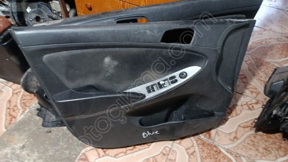 Hyundai Accent Blue sol kapı döşemesi