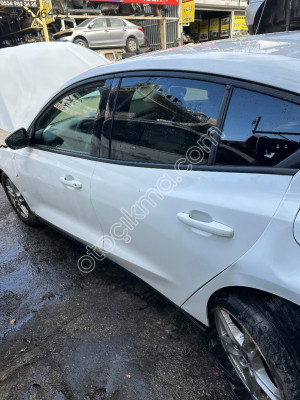 Ford Focus 4 Çıkma Sol Ön Hatasız Beyaz Kapı