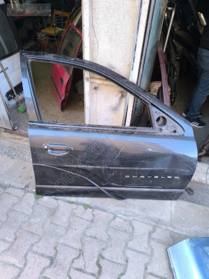 Chrysler Stratus sağ ön kapı
