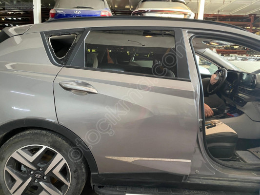 HYUNDAİ BAYON SAĞ ARKA KAPI ÇIKMA ORJİNAL