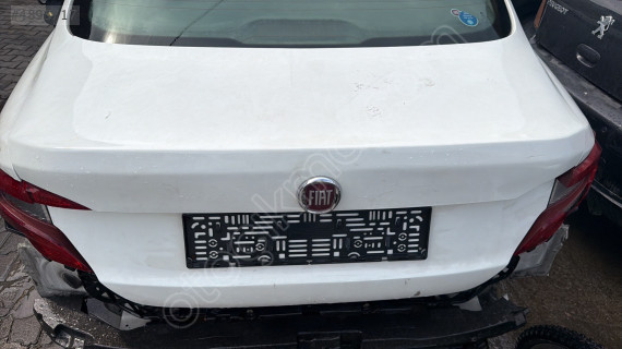 Fiat Egea bagaj kapağı