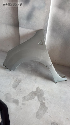 Renault Kango sol ön çamurluk