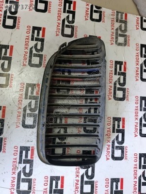 BMW 5 Serisi ön sağ ızgara  k07025