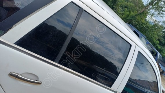 2005 skoda fabia sağ arka kapı camı