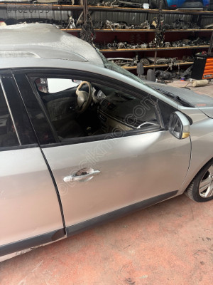 Renault Megane 3 Sağ Ön Kapı 2011 Madel Station wagon