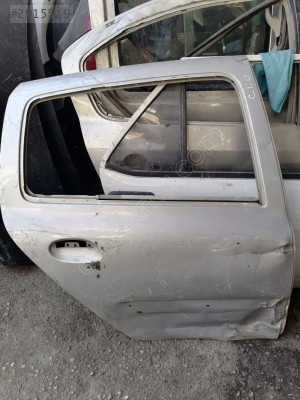Clio 2 sağ arka kapı orijinal çıkma