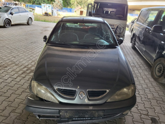 Renault MEGAN I ÖN KAPUT