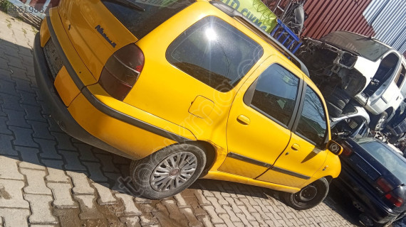 Fiat Palio Weeknd sağ ön kapı