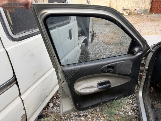 FORD ESCORT SOL ÖN KAPI DÖŞEMESİ 95-00 MODEL