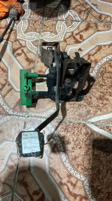 Ford connect debriyaj pedalı