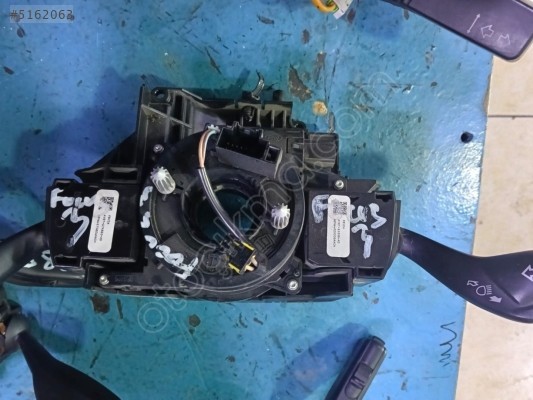 FORD FOCUS 3 SİLGİ SİNYAL KOLU
