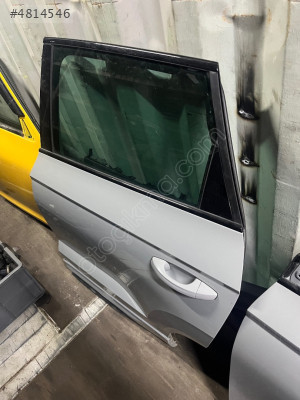 SKODA KAROQ SOL ARKA KAPI