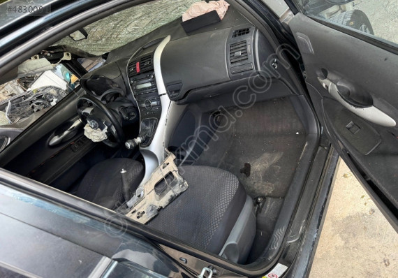 Toyota auris Göğüs saati