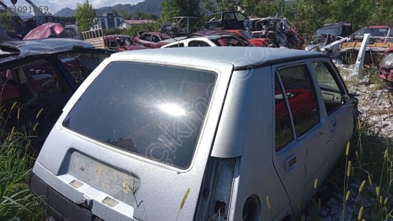 Renault 5 bagaj camı yedek parça