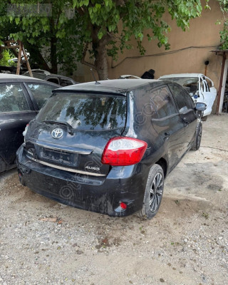 Toyota auris sağ ön kapı kilidi