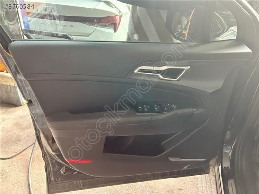 2023 Kia Sportage Sol Ön Kapı Döşemesi