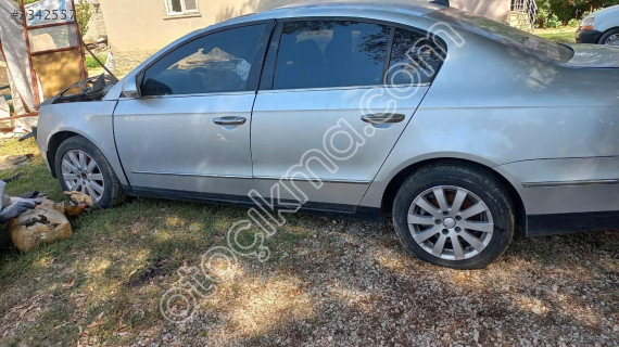 Passat.   B 6 kasa. Sol ön kapı