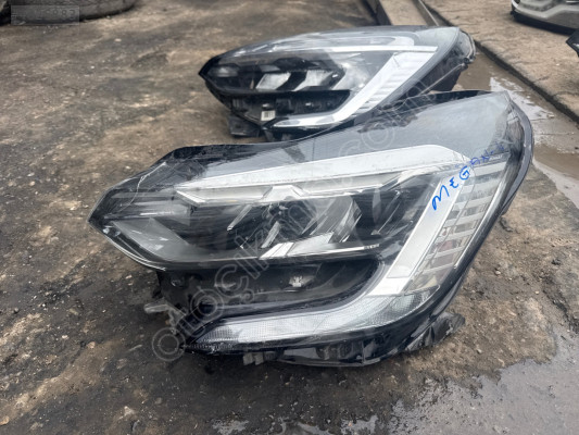 Renault Captur sol ön far