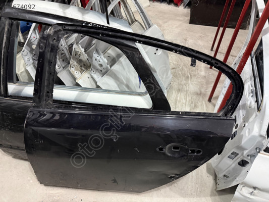 RENAULT LATİTUDE ÇIKMA ORİJİNAL SOL ARKA KAPI BD2