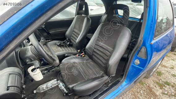 Opel Corsa şoför koltuğu tek kapı