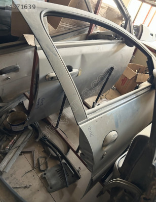 Peugeot 206 sağ ön kapı
