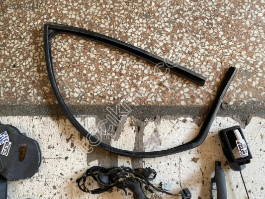 FORD MONDEO SOL ÖN KAPI CAM LASTİĞİ 2000-2005 MODEL