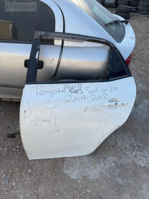 TOYOTA AURİS SOL ARKA KAPI ÇIKMA ORJİNAL