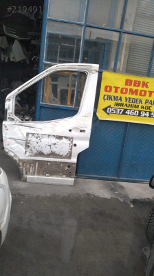 Ford transit çıkma sol ön kapı az hasarlı