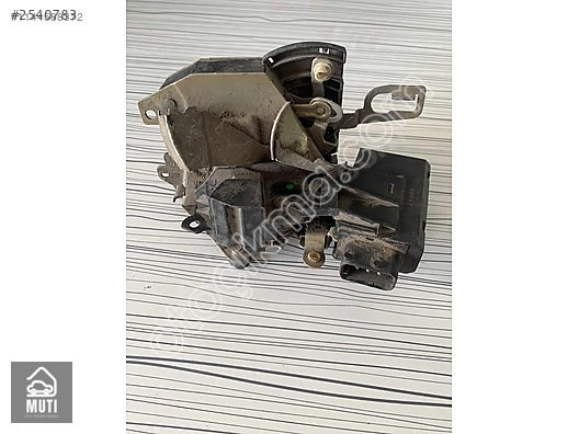 BMW e36 sağ ön kapı kilidi