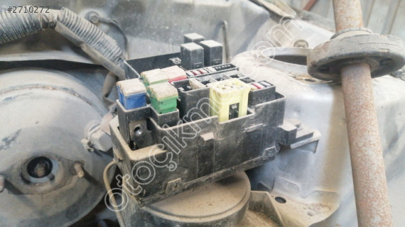 mitsubishi carisma sigorta kutusu