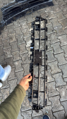 Audı q3 orta alt ızgara