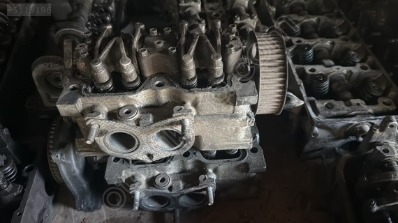 Subaru legacy 1.8 silindir kapağı