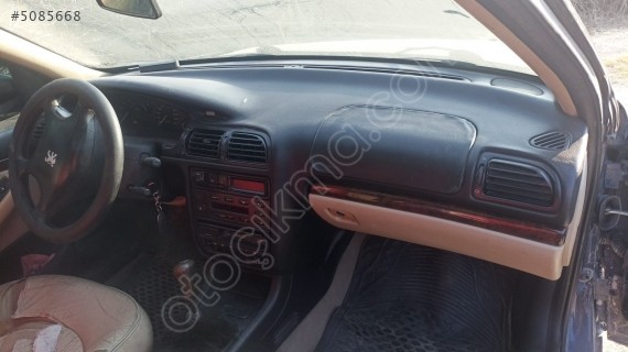 Peugeot 406 torpido dolu