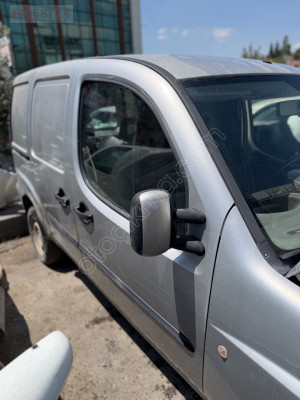 Fiat doblo sağ ön kapı gri