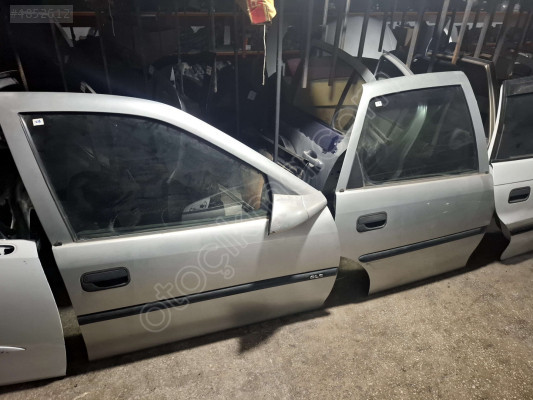 ÖZMEN OPEL VECTRA B SAĞ ÖN ARKA KAPI