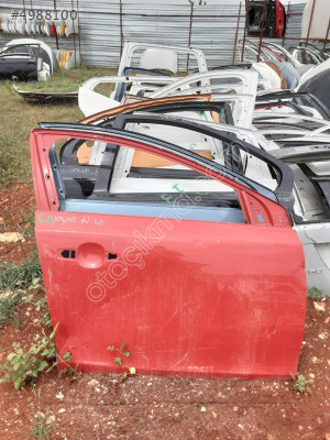 VOLVO V40 SAĞ ON KAPI