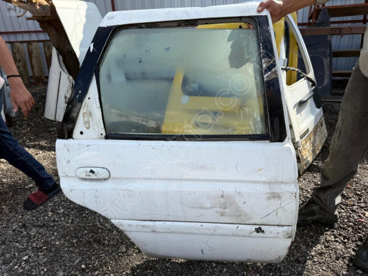 FORD ESCORT SAĞ ARKA KAPI DOLU 95-00 MODEL ORJİNAL