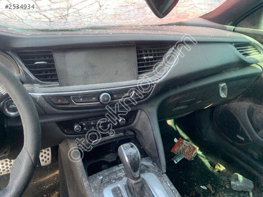 Opel insignia göğüs