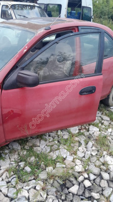 Mazda 323 sol ön kapı çıkma