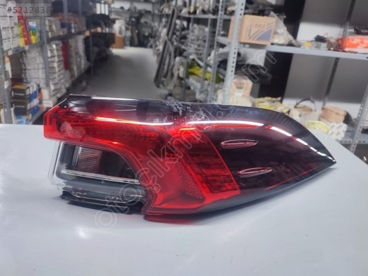TOYOTA COROLLA E21 SAĞ DIŞ STOP LAMBASI 8155102D11
