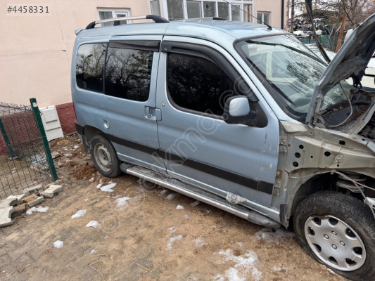 Peugeot partner sağ arka kapı