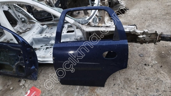 Opel Corsa c arka sol kapı