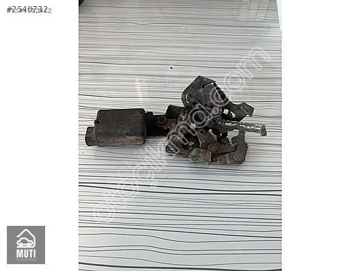 Renault 11 arka sağ kapı kilidi
