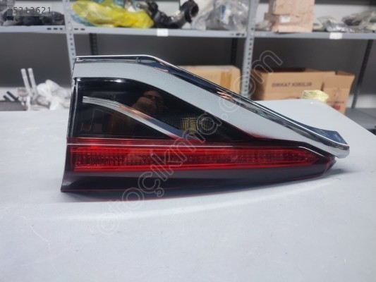 TOYOTA COROLLA E21 SAĞ İÇ ARKA STOP LAMBASI 8158102C30