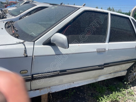 Renault 21 sol ön kapı
