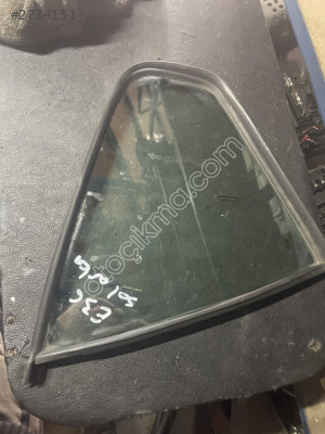 BMW e 36 sol arka kelebek camı